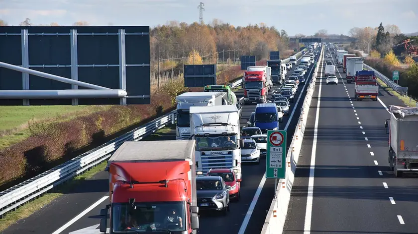 DE POLO - DINO TOMMASELLA - S. STINO DI L. - INCIDENTE A4 FRA CAMION - RISPRISTINO CIRCOLAZIONE E COLONNA TRAFFICO