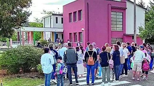 L’ingresso alla primaria di Turriaco il primo giorno di scuola