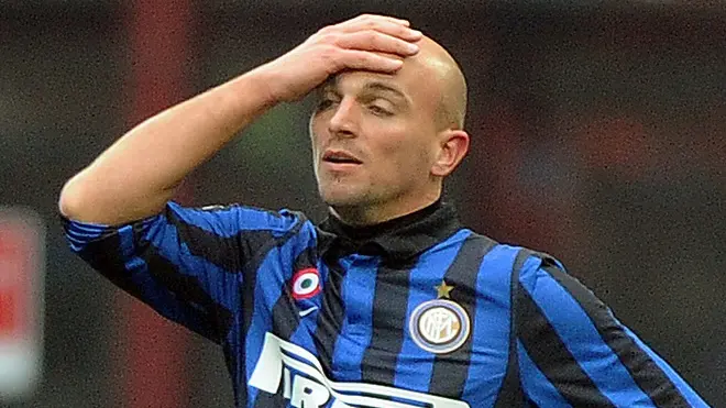Inter Milan Argentinian midfielder Esetban Cambiasso (L) reacts during a Serie A soccer match between Inter Milan and Novara at the Giuseppe Meazza stadium in Milan, Italy, 12 February 2012. ANSA/DANIEL DAL ZENNARO