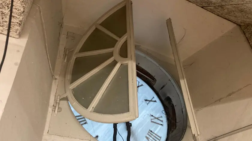 L’orologio del palazzo municipale visto dall'interno (Marega)
