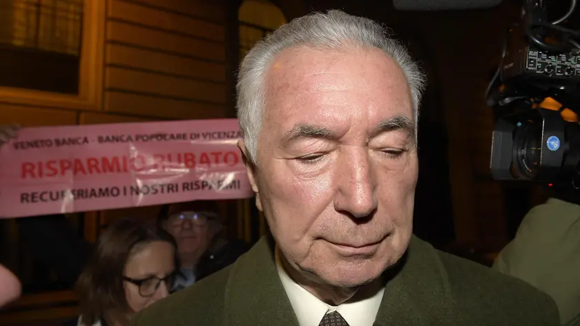 L'ex presidente della Popolare di Vicenza Gianni Zonin al termine dell'audizione alla Commissione parlamentare di inchiesta sulle banche, Roma, 13 Dicembre 2017. ANSA / LUIGI MISTRULLI