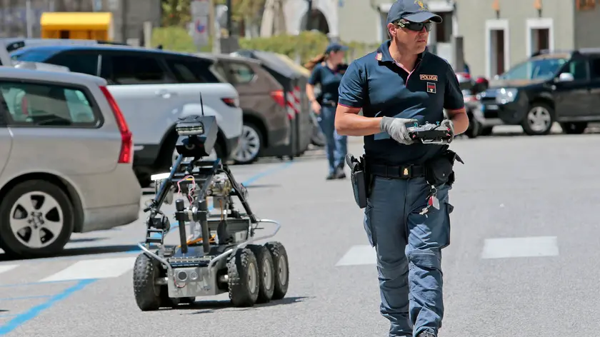 Artificieri della Polizia di Stato in azione (Silvano)