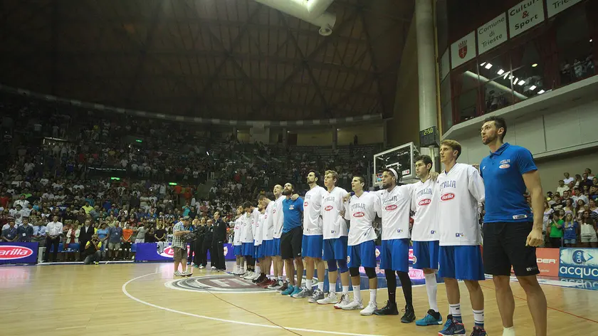 Gli azzurri schierati prima di Italia-Russia