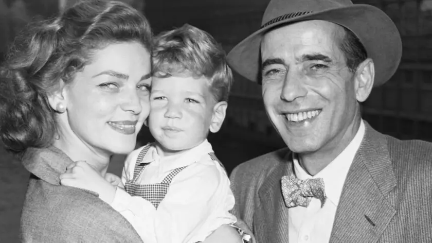 13 Sep 1951 --- Original caption: 9/13/1951-New York, NY- Actor Humphrey Bogart and his wife, actress Lauren Bacall, are just plain folks to their two-and-1/2-year-old son Stephen. They are arriving in New York from the French liner Ile De France. Bogart returned home after several months in Africa and England. His latest picture was filmed in Africa. --- Image by © Bettmann/CORBIS