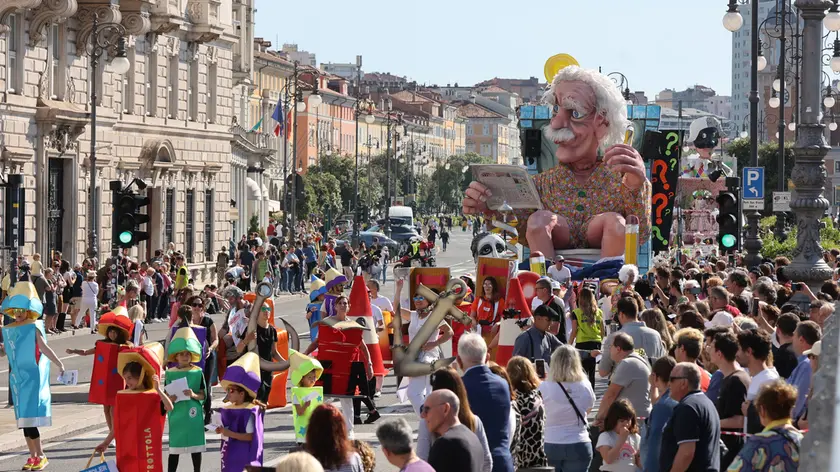 Un momento della sfilata di Re Carnival (Lasorte)