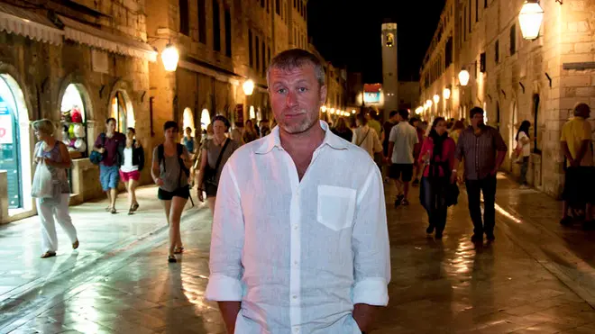 Dubrovnik, 070912. Roman Abramovic posjetio je danas Dubrovnik, vecerao u ribljem restoranu na Stradunu i nakon vecere posao u djir stradunom trudeci se izbjeci objektive fotorepotera. Foto: Tonci Plazibat / CROPIX