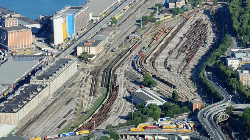 Foto Bruni 14.12.12 Autorità Portuale TS:il porto commerciale e la ferrovia