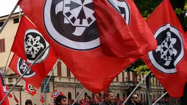 Un momento del corteo 'Italia: risorgi, combatti, vinci!' di Casapound a Gorizia, 23 maggio 2015..ANSA/CHRISTIAN SEU