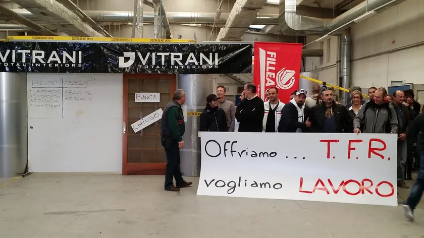 La protesta dei dipendenti Vitrani che offrono il loro Tfr per ottenere lavoro