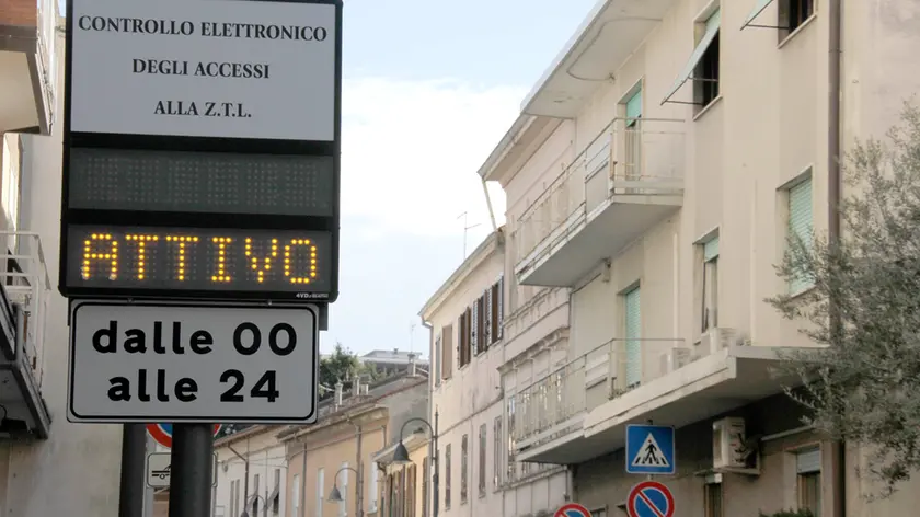 Il cartello all'ingresso della Ztl di Monfalcone (Bonaventura)