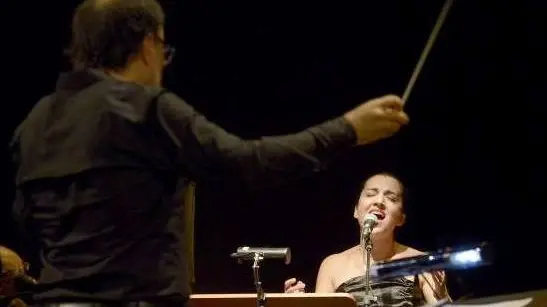 Cividale del Friuli, 18-07-2015 - MITTELFEST 2015 - ACQUA, TERRA, ARIA, il colore dell'acqua - Piazza Duomo - MUSICA - Aghe.Voda.UJE. Il passato della nostra anima  acqua profonda - da unÕidea di Valter Sivilotti canzoni di Edoardo De Angelis (Italia), Arsen Dedi (Croazia), Damir Imamovi (Bosnia-Erzegovina), Vlado Kreslin (Slovenia), Gjergj Leka (Albania), Luigi Maieron (Italia), Vladimir Martinovski (Macedonia), Maya Sar (Bosnia Erzegovina), Loris Vescovo (Italia) poesie di Enisa Bukvi (Bosnia-Erzegovina), Dorta Jagi (Croazia), Zhuliana Jorganxhi (Albania), Dragan Jovanovi Danilov (Serbia), Miroslav Ko uta (Slovenia), Paolo Maurensig (Italia), Dragana Tripkovi (Montenegro) musica di Valter Sivilotti con Tosca (Italia), Elena Hristova (Macedonia), Dorina Leka (Albania), Luigi Maieron (Italia), Tatjana Mihelj (Slovenia), Maya Sar (Bosnia-Erzegovina), Loris Vescovo (Italia) Monica Mosolo, voce recitante Coro del Friuli Venezia Giulia Cristiano DellÕOste, maestro del coro Mitteleuropa Orchestra Valter Sivilotti, direttore coordinamento artistico e composizione scenica Monica Mosolo Tutte le composizioni sono state scritte appositamente per lÕevento coproduzione Mittelfest 2015 e Kulturni Dom Ð Gorizia si ringrazia Nejc Burgar per la concessione dellÕimmagine - Foto Luca d'Agostino /Phocus Agency © 2015