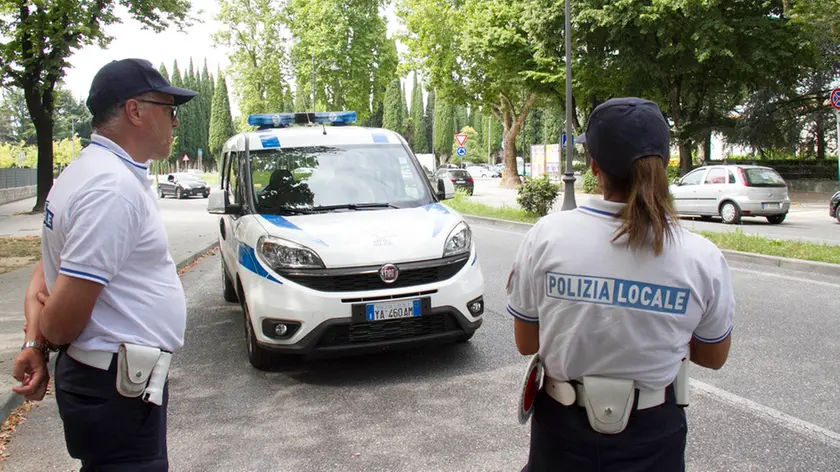 Una pattuglia della Municipale in servizio a Panzano