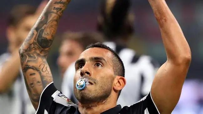 Juventus' Carlos Tevez jubilates after scoring the goal during the Italian Serie A soccer match AC Milan vs Juventus FC at Giuseppe Meazza stadium in Milan, Italy, 29 September 2014. ANSA/MATTEO BAZZI