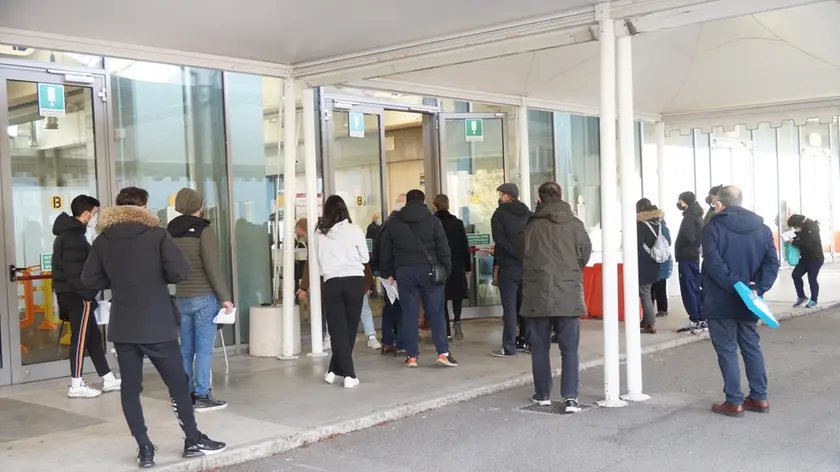 Bumbaca Gorizia 10_01_2022 Centro vaccinale fila © Pierluigi Bumbaca fotografo