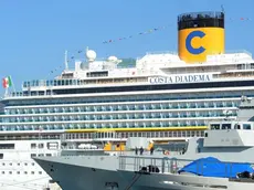 Foto Bruni 31.10.14 Nave militare Fasan e Costa Diadema