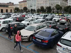 L'ex piscina Bianchi e il parcheggio gestito da esatto (foto Andrea Lasorte)