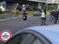 I controlli al confine di Rabuiese. Foto Massimo Silvano