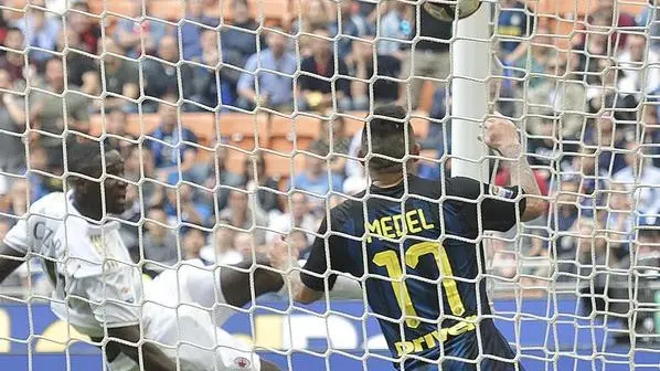 Milan's defender Cristian Zapata scores a goal during the Italian Serie A soccer match Inter vs Milan at Giuseppe Meazza stadium in Milan, Italy, 15 April 2017. ANSA/FLAVIO LO SCALZO
