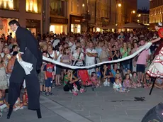 Foto BRUNI TRieste 07.07.12 La notte dei saldi-trampolieri ij piazza Borsa