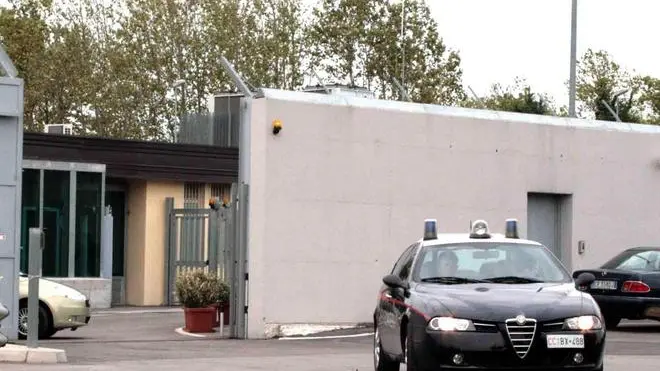 L'ingresso del Centro di identificazione ed espulsione di Gradisca d'Isonzo (Gorizia)..ANSA/ALBERTO LANCIA/