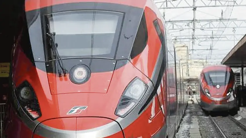 L'arrivo alla Stazione Termini del nuovo Frecciarossa 1000 sul quale ha viaggiato il presidente della Repubblica Sergio Mattarella, Roma, 25 aprile 2015. ANSA / CIRO FUSCO