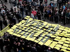 Un momento del sit-in per Giulio Regeni organizzato nei giorni scorsi a Milano