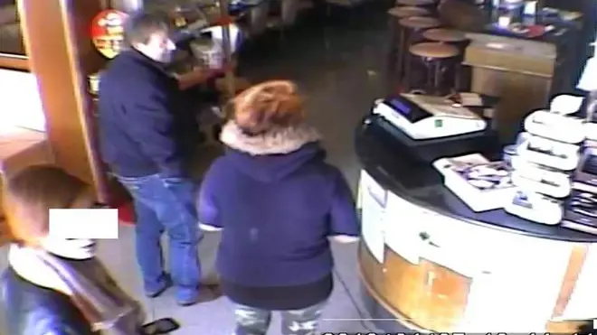 Un fermo immagine tratto da un video di sorveglianza mostra le quindicenni di Udine che si sono accusate dell'omicidio di Mirco Sacher, in compagnia dell'uomo in una gelateria la mattina di domenica 7 aprile 2013, poche ore prima del delitto. ANSA/ +++ NO SALES - EDITORIAL USE ONLY +++