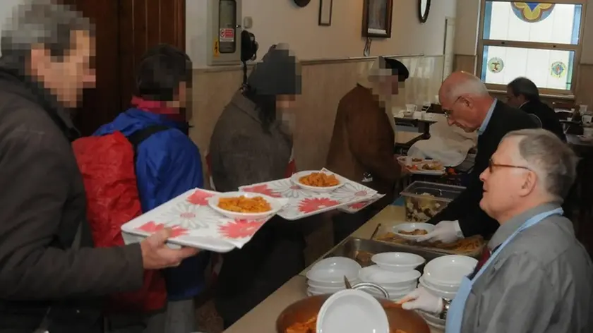 La mensa dei Cappuccini di Gorizia è sempre affollata