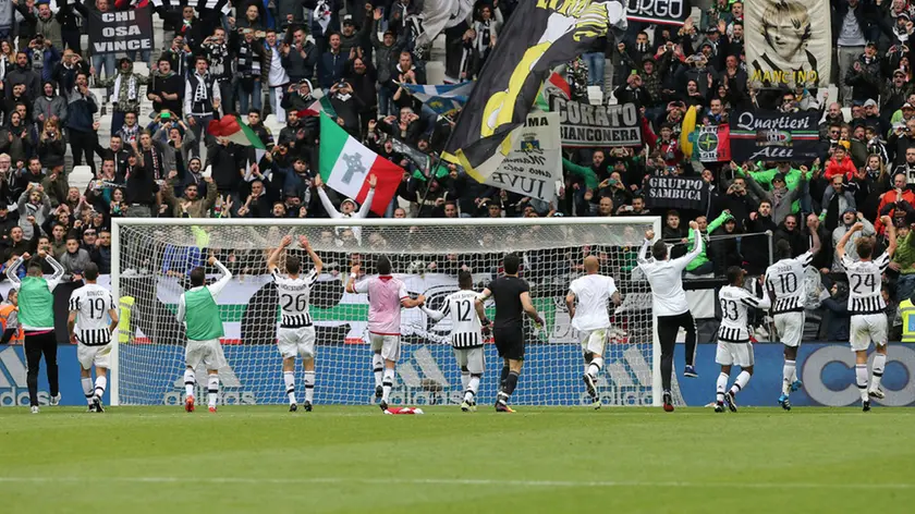 can - 01.05.16 - Torino Serie A 2015/16 36a giornata - Juventus-Carpi nella foto: L'esultanza dei giocatori della Juventus