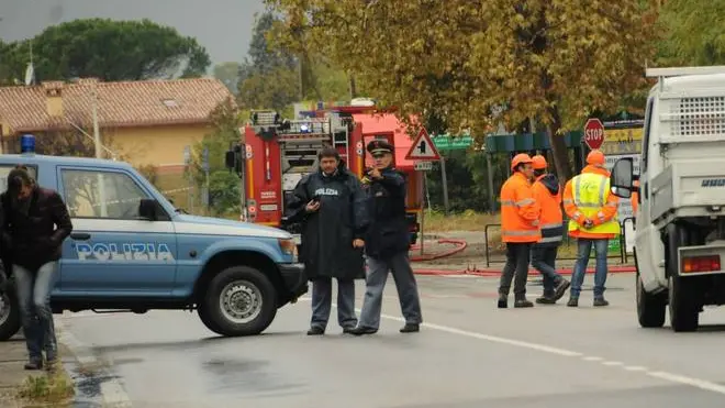 Bumbaca Gorizia 25.10.2011 Incidente Camion gas incastrato Capriva - Fotografia di Pierluigi Bumbaca