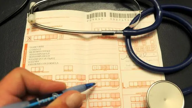 Una ricetta medica fotografata il 14 luglio 2011, a Pisa. ANSA/ FRANCO SILVI