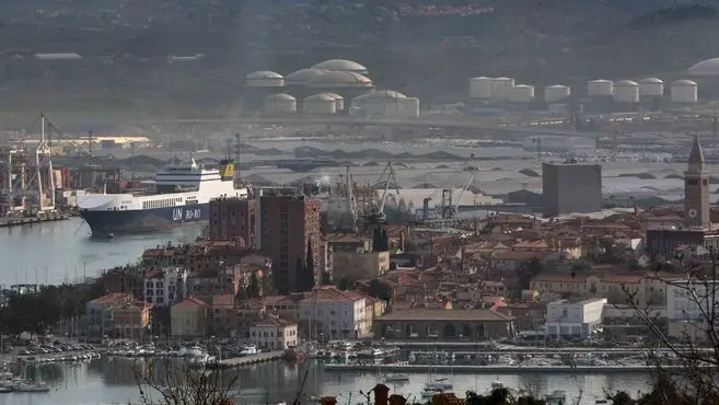 sterle trieste 31 03 08 traghetto ro ro samer shipping operazione ormeggio porto di capodistria luka koper