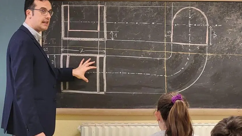 Il professor Michele Pianigiani durante una lezione