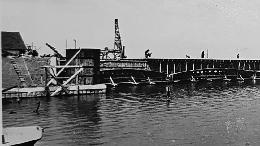 GRADO - CARTOLINA STORICA 1935 - IL PONTE IN COSTRUZIONE