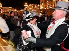 Foto BRUNI 15.12.2018 Valzer in piazza Unità:guinnes dei primati