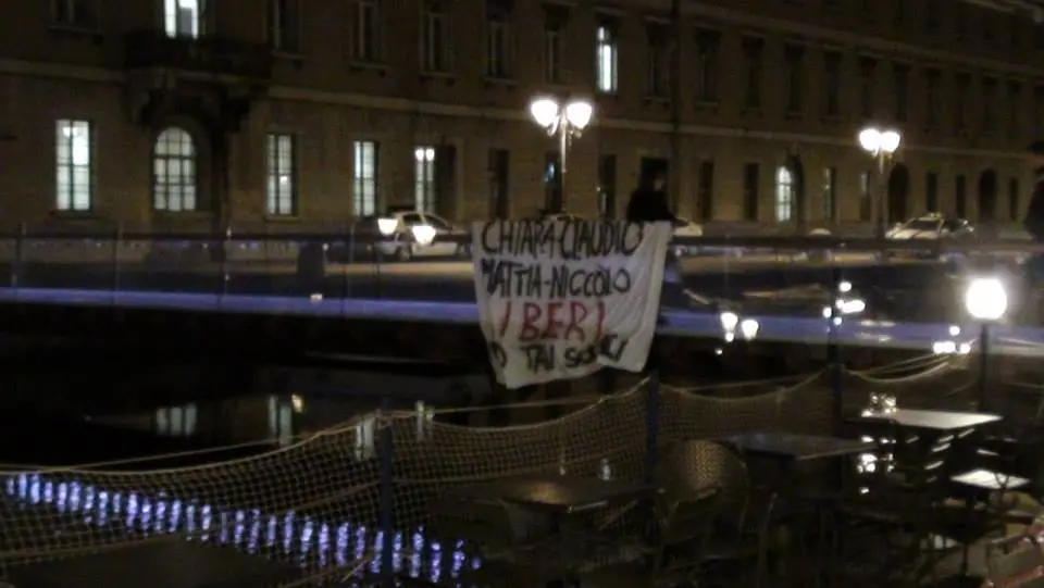 Lo striscione sul Ponte Curto