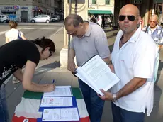 Lasorte Trieste 03/06/15 - Piazza Goldoni, Raccolta Firme contro la Pedonalizzazione di Via Mazzini