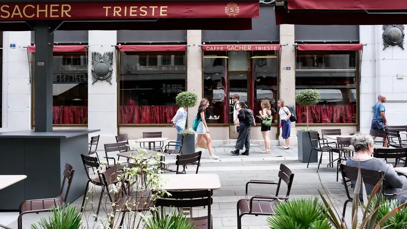 Il Caffè Sacher chiuso domenica 4 giugno per esaurimento torte (Silvano)