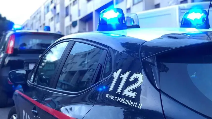 Una immagine fornita dai carabinieri mostra l'operazione dei carabinieri contro lo spaccio di droga a Torbellamonaca aRoma, 14 giugno 2018. ANSA/CARABINIERI EDITORIAL USE ONLY NO SALES