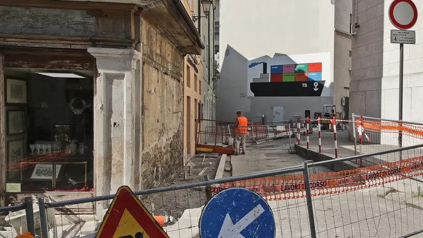 Il cantiere dietro la Questura. Foto Andrea Lasorte