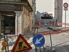 Il cantiere dietro la Questura. Foto Andrea Lasorte