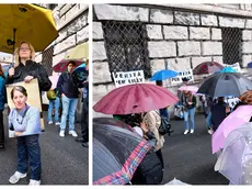 Il presidio per Liliana fuori dal tribunale di Trieste (Foto Silvano)