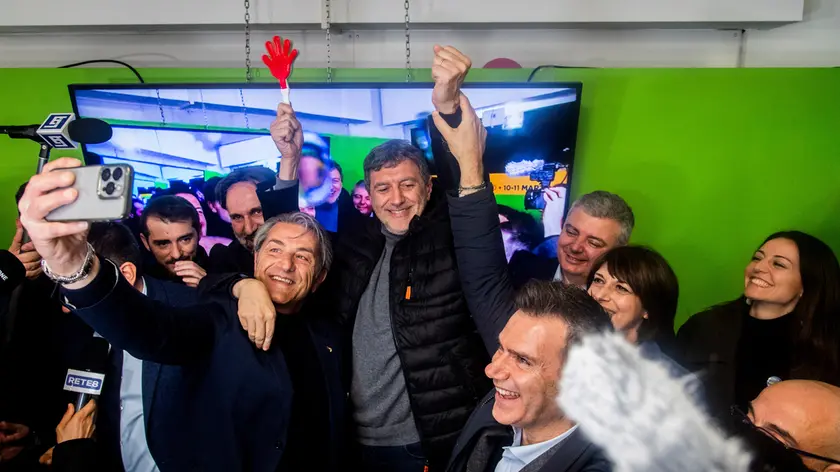 Marco Marsilio festeggia la rielezione a presidente della regione Abruzzo