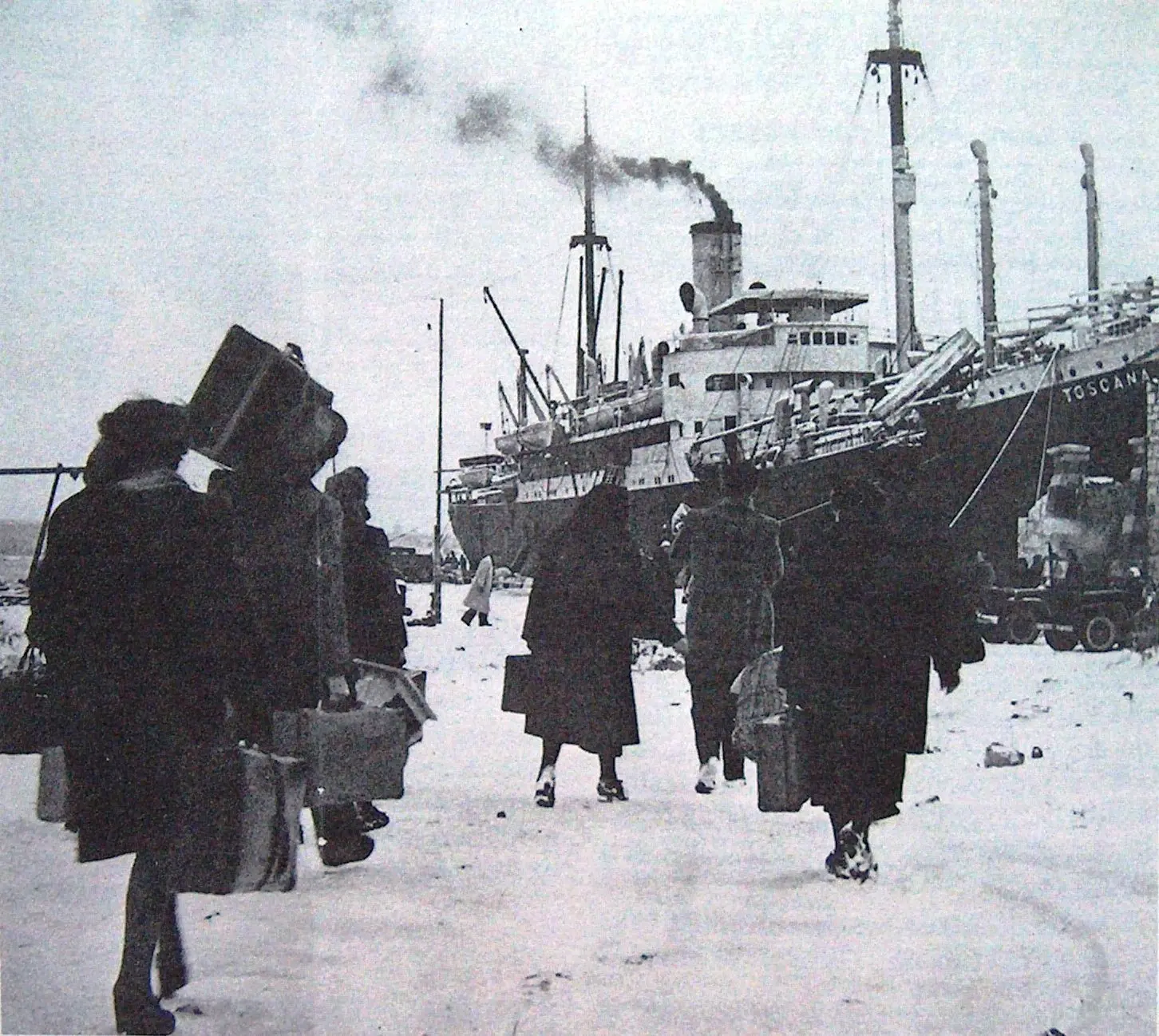 Nel febbraio 1947 il piroscafo Toscana imbarcò i primi profughi in partenza da Pola