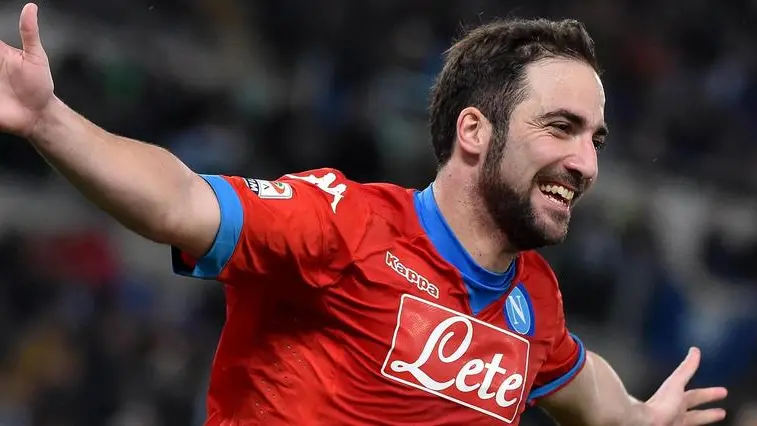 SSC Napoli 's Gonzalo Higuain celebrates after scoring the 0-1 goal during the Italian Serie A soccer match between SS Lazio and SSC Napoli at the Olimpico stadium in Rome, Italy, 03 February 2016. ANSA/ETTORE FERRARI