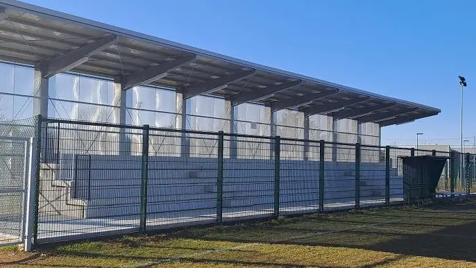 Gli spalti del campo sportivo che si trova a Moraro