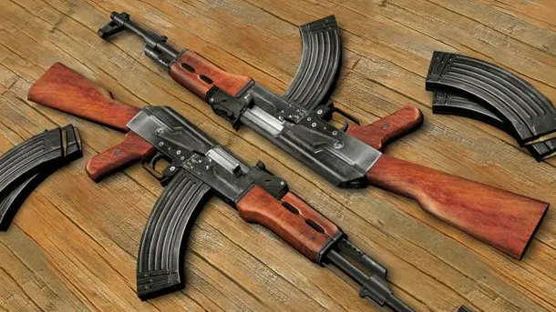 Due fucili mitragliatori Kalashnikov (foto di repertorio)