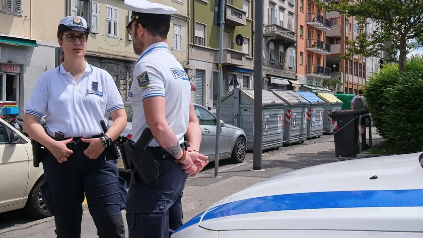 La Polizia locale ieri davanti alla Bergamas