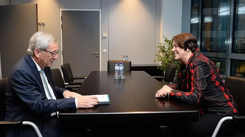La candidata slovena alla carica di commissario europeo Violeta Bulc con Juncker (Rtvslo.si)
