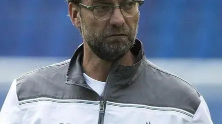 epa05312444 Liverpool FC's head coach Juergen Klopp during a training session at the St. Jakob-Park stadium in Basel, Switzerland, 17 May 2016. Liverpool FC will face Spain's Sevilla in the UEFA Europa League final on Wednesday 18 May 2016 in Basel, Switzerland. EPA/GEORGIOS KEFALAS